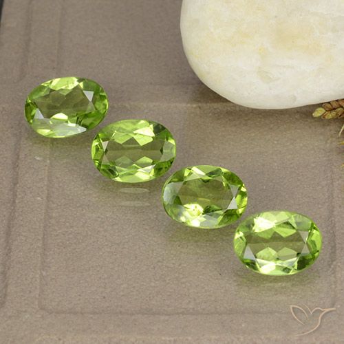 4.77ctw Natürlicher Lebendiges grün Peridot, Oval, VS
