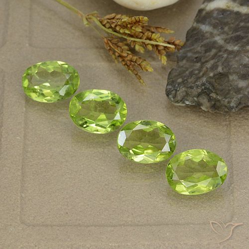 4.29ctw Natürlicher Mittelgrün Peridot, Oval, VS