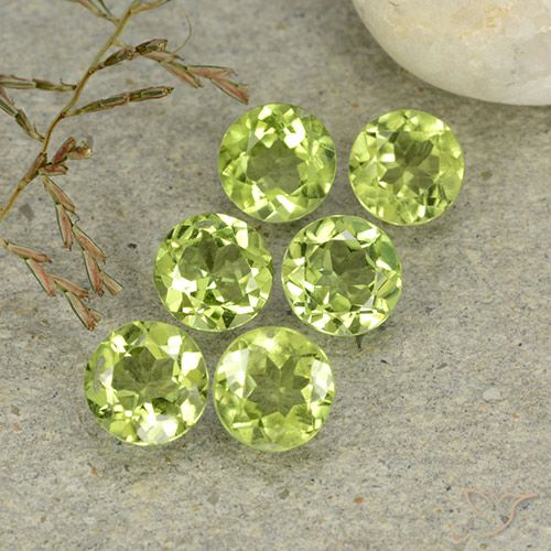 2.65ctw Natürlicher gelblich-grün Peridot, Runden, VVS-VS