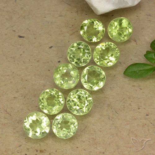 3.74ctw Natürlicher Leichtes lebendiges Grün Peridot, Runden, VVS-VS