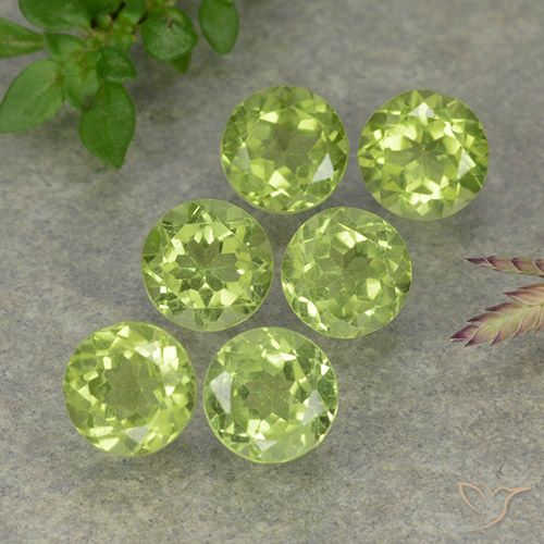 2.61ctw Natürlicher Leichtes lebendiges Grün Peridot, Runden, VVS-VS