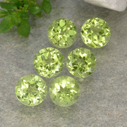 2.34ctw Natürlicher Leichtes lebendiges Grün Peridot, Runden, VVS-VS