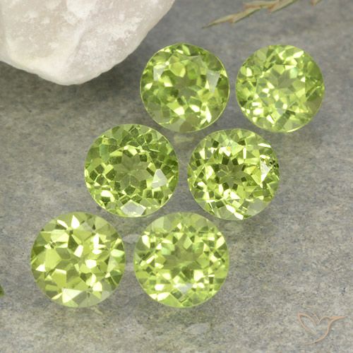 2.74ctw Natürlicher Leichtes lebendiges Grün Peridot, Runden, VVS-VS