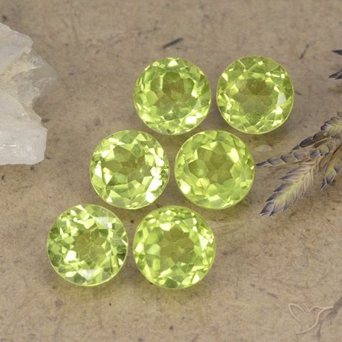 2.52ctw Natürlicher Leichtes lebendiges Grün Peridot, Runden, VVS-VS