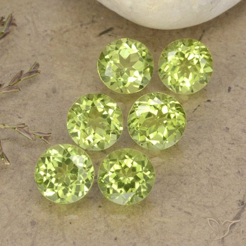 2.38ctw Natürlicher Leichtes lebendiges Grün Peridot, Runden, VVS-VS