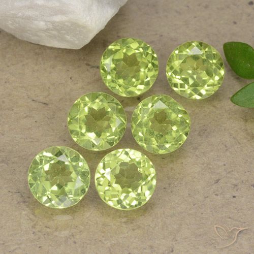 2.51ctw Natürlicher Leichtes lebendiges Grün Peridot, Runden, VVS-VS