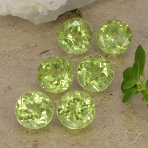 2.68ctw Natürlicher Leichtes lebendiges Grün Peridot, Runden, VVS-VS