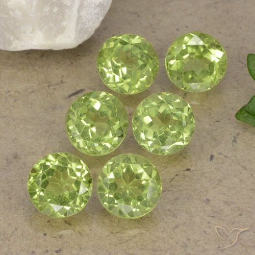 2.81ctw Natürlicher Leichtes lebendiges Grün Peridot, Runden, VVS-VS
