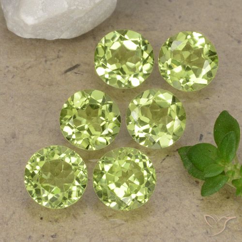2.37ctw Natürlicher Leichtes lebendiges Grün Peridot, Runden, VVS-VS