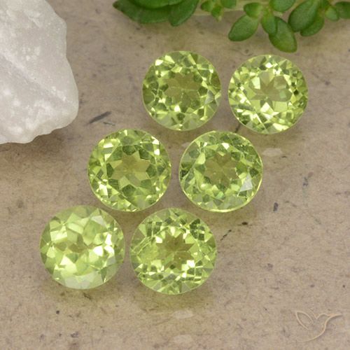 2.66ctw Natürlicher Leichtes lebendiges Grün Peridot, Runden, VVS-VS