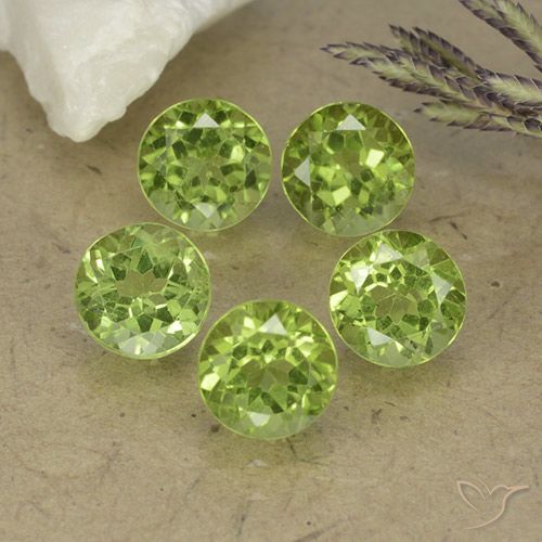 4.85ctw Natürlicher Leichtes lebendiges Grün Peridot, Runden, VS