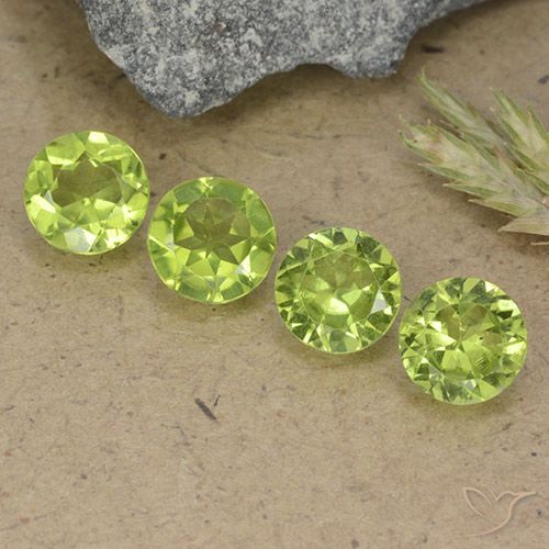 2.91ctw Natürlicher Leichtes lebendiges Grün Peridot, Runden, VS