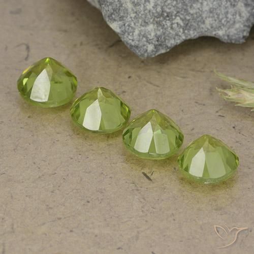 3.90 ct natürliche Leichtes lebendiges Grün Peridot-Edelsteine, Runden, VVS-VS