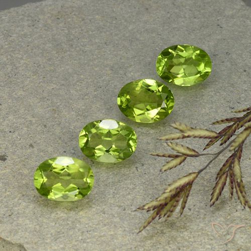 5.57ctw Natürlicher Mittelgrün Peridot, Oval, VS