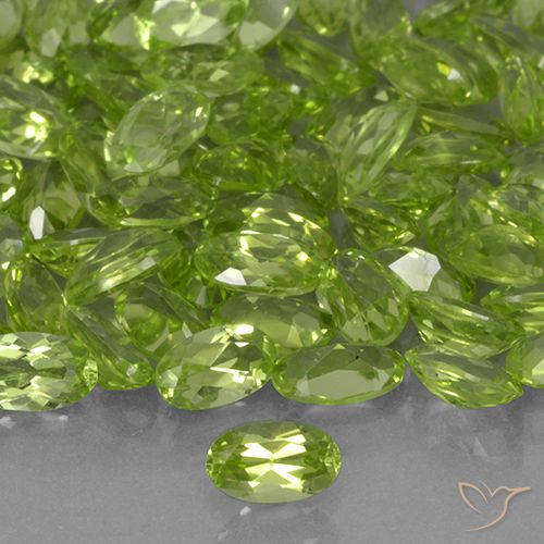 0.24ct Natürlicher Lebendiges grün Peridot, Oval, VVS-VS