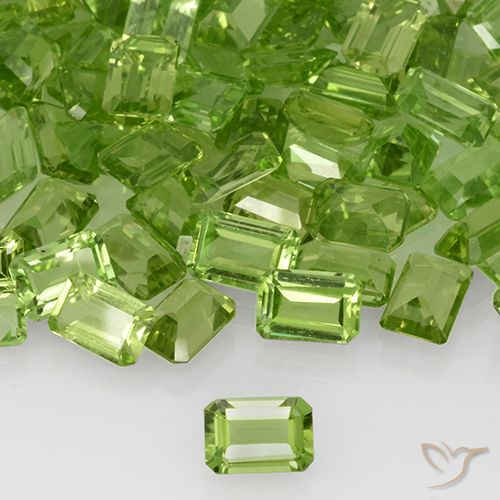 0.59ct Natürlicher Mittelgrün Peridot, Smaragdschliff, VVS-VS