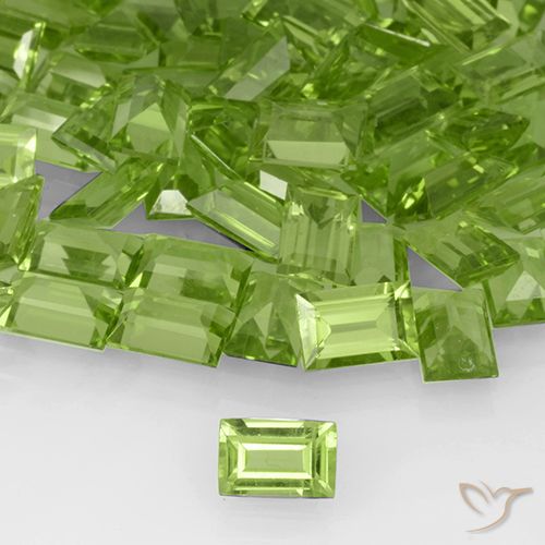 0.61ct Natürlicher Mittelgrün Peridot, Baguette, VVS-VS