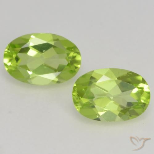 0.93ctw Natürlicher Leichtes lebendiges Grün Peridot, Oval, VS