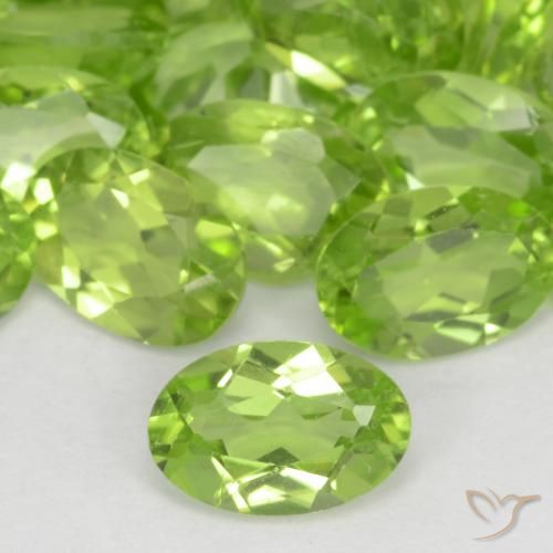 0.49ct Natürlicher Leichtes lebendiges Grün Peridot, Oval, VS