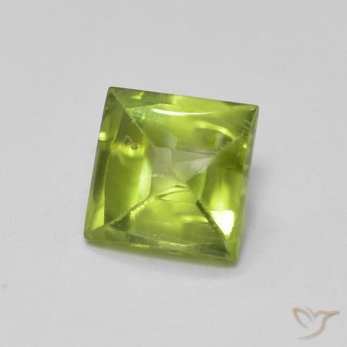0.77ct Natürlicher Lebendiges grün Peridot, Quadrat, Transparent