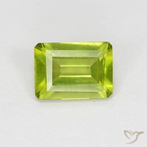 1.03ct Natürlicher Mittelgrün Peridot, Smaragdschliff, VS