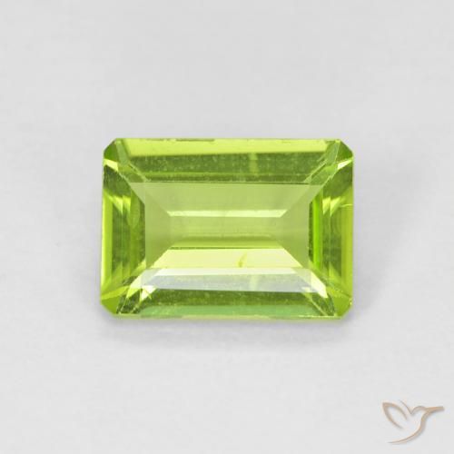 0.92ct Natürlicher hellgrün Peridot, Smaragdschliff, VS