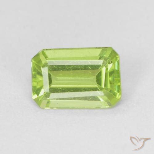 0.56ct Natürlicher Mittelgrün Peridot, Smaragdschliff, VVS