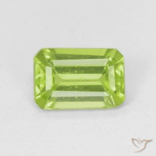 0.60ct Natürlicher Lebendiges grün Peridot, Smaragdschliff, VVS