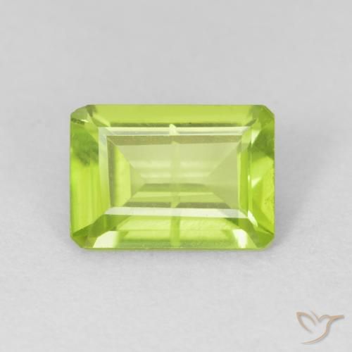 0.95ct Natürlicher hellgrün Peridot, Smaragdschliff, VS