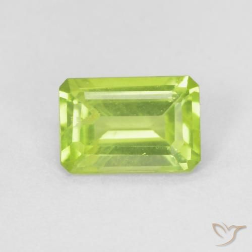 0.56ct Natürlicher hellgrün Peridot, Smaragdschliff, VS