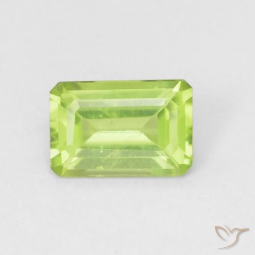 0.58ct Natürlicher Leichtes lebendiges Grün Peridot, Smaragdschliff, VVS
