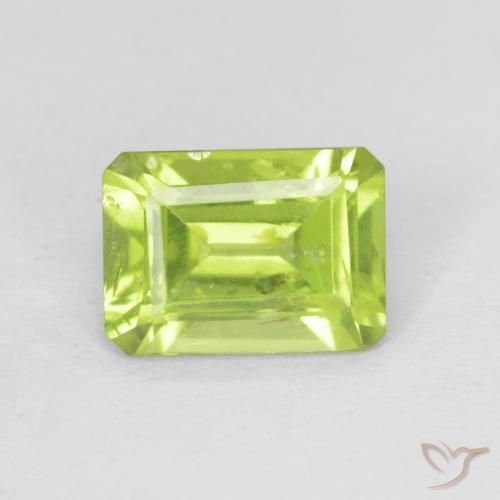 1.01ct Natürlicher Mittelgrün Peridot, Smaragdschliff, VS