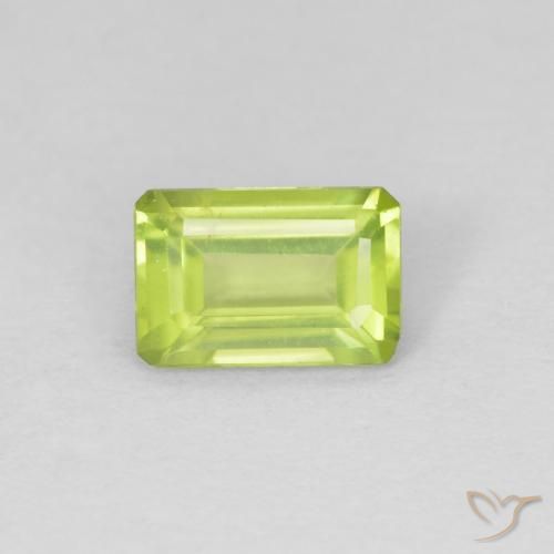 0.56ct Natürlicher Lebendiges Gelbgrün Peridot, Smaragdschliff, VVS-VS