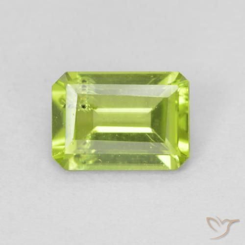 0.96ct Natürlicher hellgrün Peridot, Smaragdschliff, VS