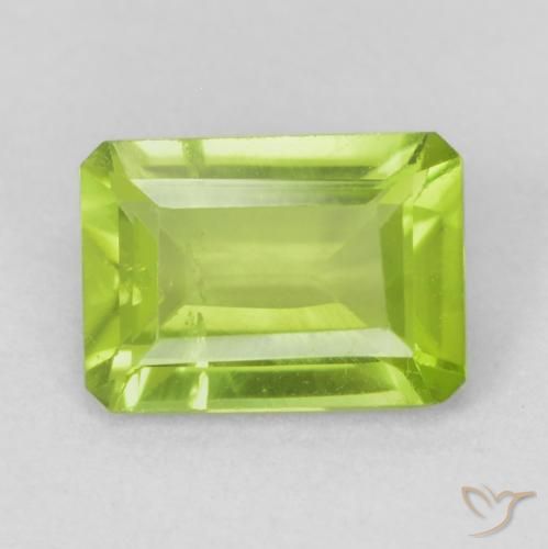 0.96ct Natürlicher hellgrün Peridot, Smaragdschliff, VS
