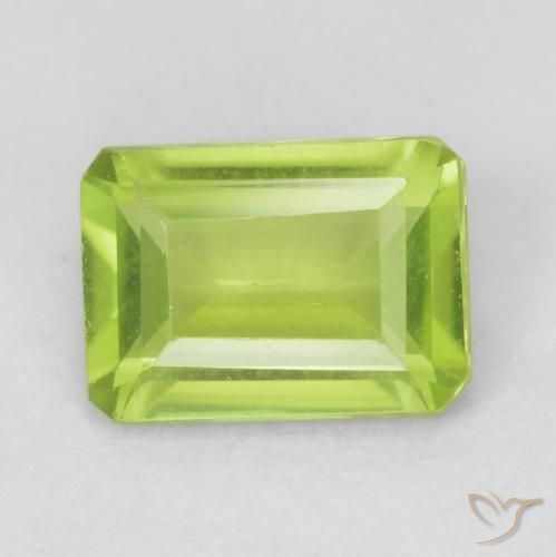 1.01ct Natürlicher gelblich-grün Peridot, Smaragdschliff, VS