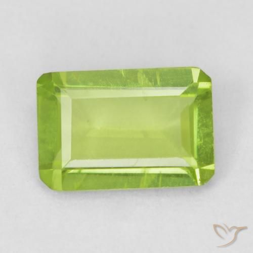 0.76ct Natürlicher Mittelgrün Peridot, Smaragdschliff, VS