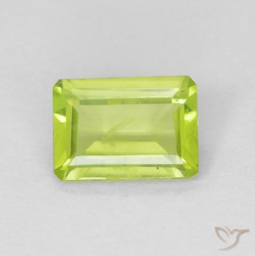 0.91ct Natürlicher hellgrün Peridot, Smaragdschliff, VS