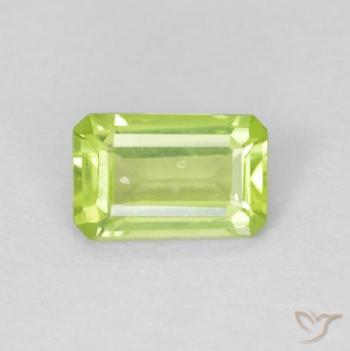 0.52ct Natürlicher hellgrün Peridot, Smaragdschliff, VS