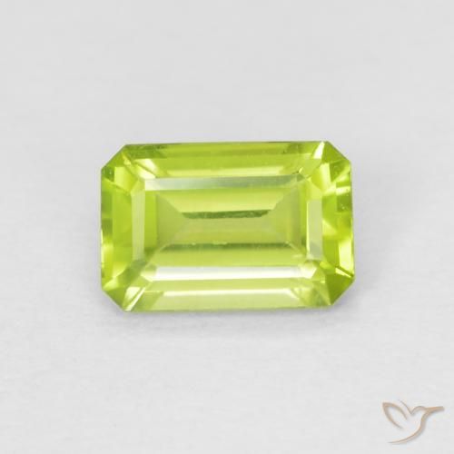 0.58ct Natürlicher hellgrün Peridot, Smaragdschliff, VS