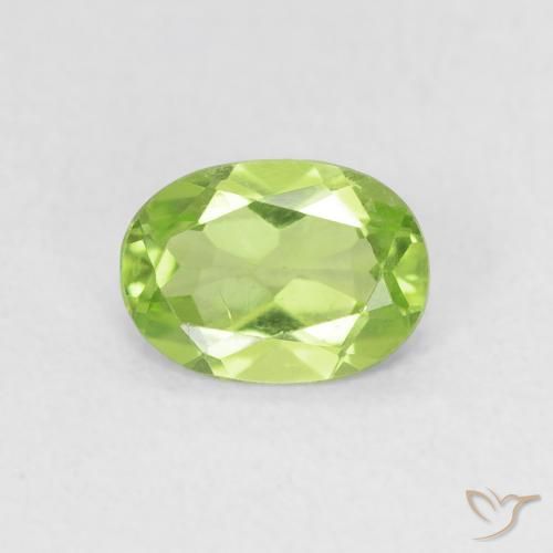 0.78ct Natürlicher Leichtes lebendiges Grün Peridot, Oval, VVS