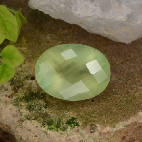 10,07 ctw natürlicher grüner Prehnit, Oval Schliff, Lichtdurchlässig