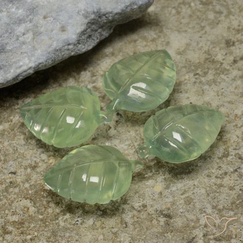 25.87ctw Natürlicher Blasses Birnengrün Prehnit, Blumen-Schliff, Transparent