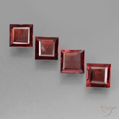 2.52ctw Natürlicher Tiefes Blutrot Pyrop-Granat, Quadrat, VS