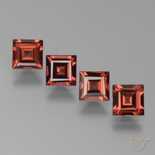 2.98ctw Natürlicher tiefrot Pyrop-Granat, Quadrat, VS