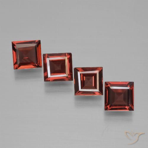 2.63ctw Natürlicher tiefrot Pyrop-Granat, Quadrat, VS