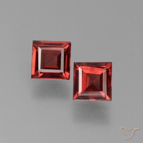 1.33ctw Natürlicher tiefrot Pyrop-Granat, Quadrat, VS