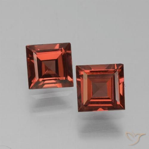 1.51ctw Natürlicher tiefrot Pyrop-Granat, Quadrat, VS