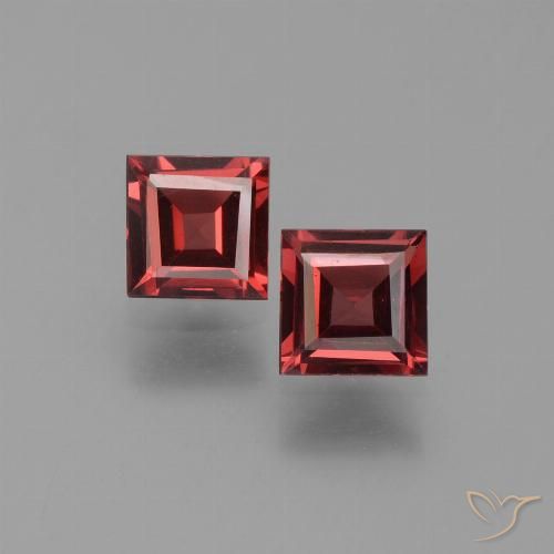 1.33ctw Natürlicher tiefrot Pyrop-Granat, Quadrat, VS