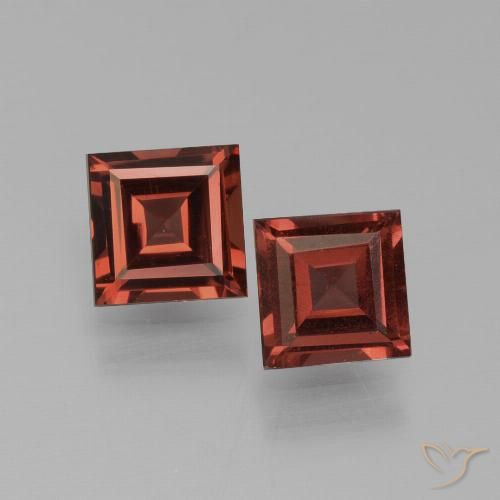 1.36ctw Natürlicher dunkelrot Pyrop-Granat, Quadrat, VVS-VS